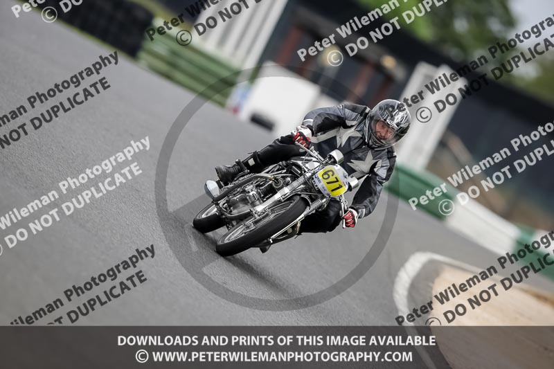 Vintage motorcycle club;eventdigitalimages;mallory park;mallory park trackday photographs;no limits trackdays;peter wileman photography;trackday digital images;trackday photos;vmcc festival 1000 bikes photographs